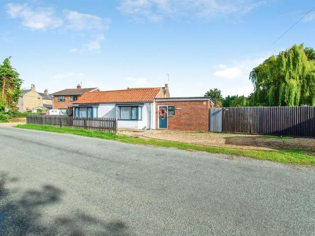 2 bedroom detached bungalow for sale