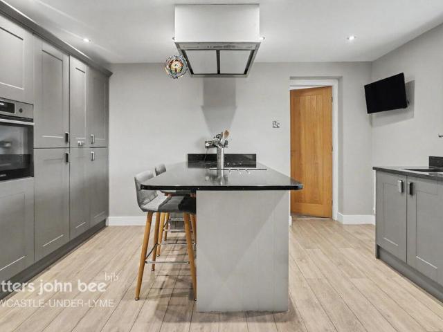 2 bedroom detached house for sale