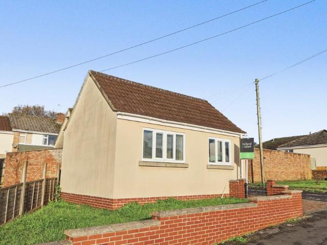 2 bedroom detached bungalow for sale