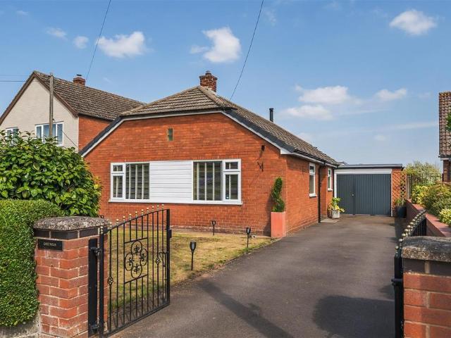 2 bedroom detached bungalow for sale