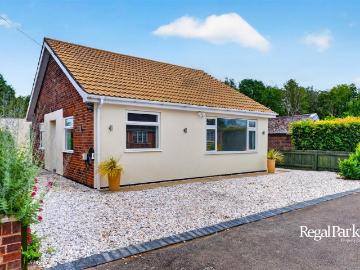 2 bedroom detached bungalow for sale