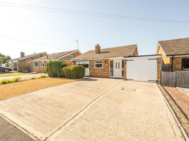 3 bedroom detached bungalow for sale