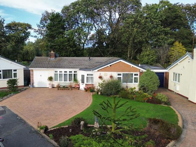 2 bedroom detached bungalow for sale