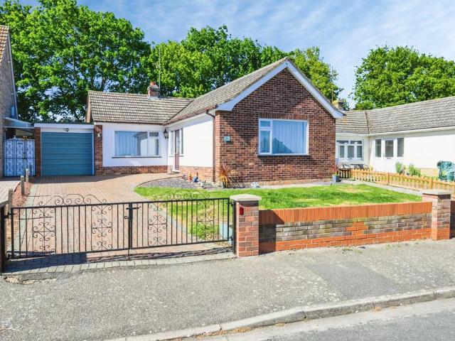 2 bedroom detached bungalow for sale