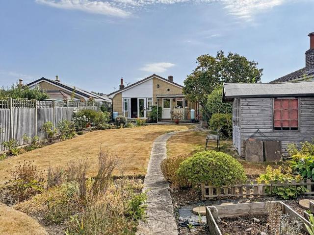 2 bedroom detached bungalow for sale