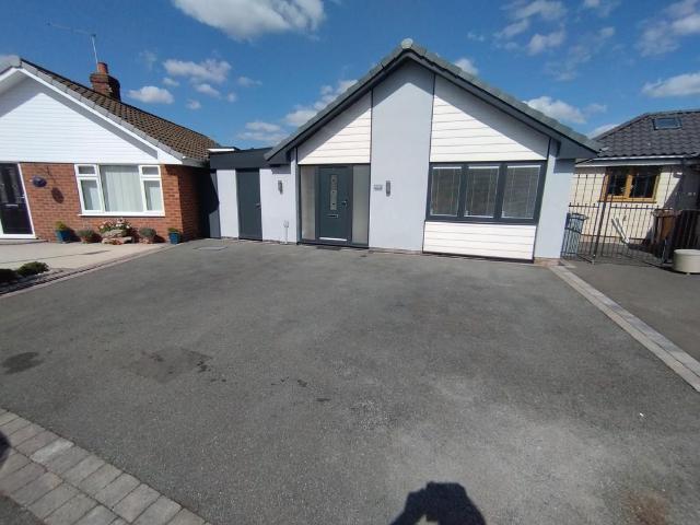 2 bedroom detached bungalow for sale
