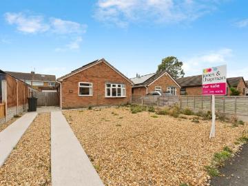 2 bedroom detached bungalow for sale