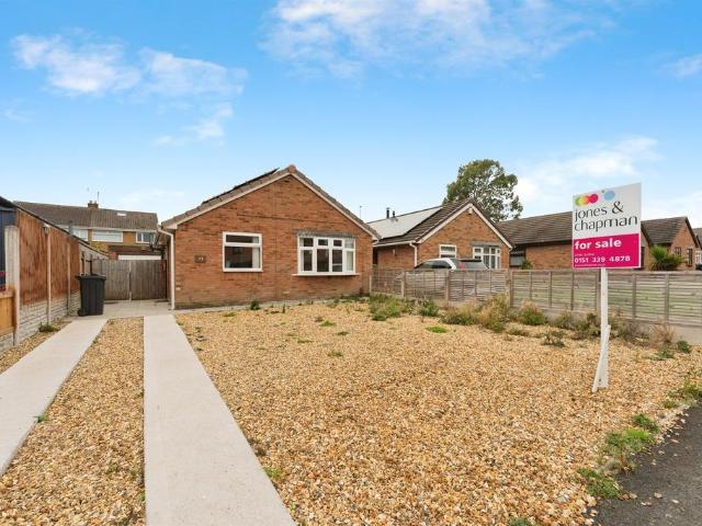 2 bedroom detached bungalow for sale
