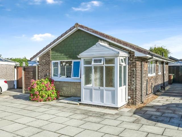 2 bedroom detached bungalow for sale