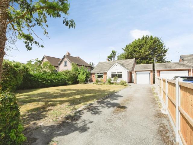 2 bedroom detached bungalow for sale