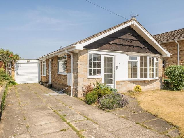 2 bedroom detached bungalow for sale