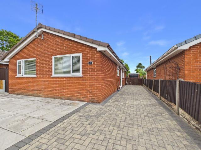 2 bedroom detached bungalow for sale