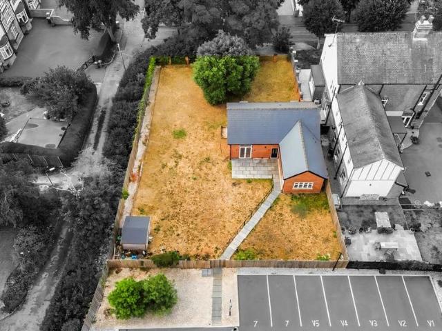2 bedroom detached bungalow for sale