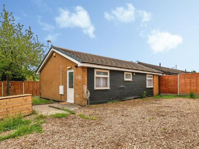 2 bedroom detached bungalow for sale