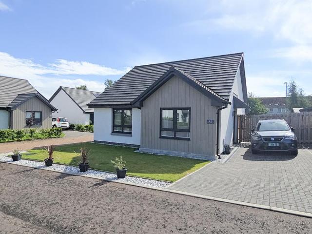 2 bedroom detached bungalow for sale