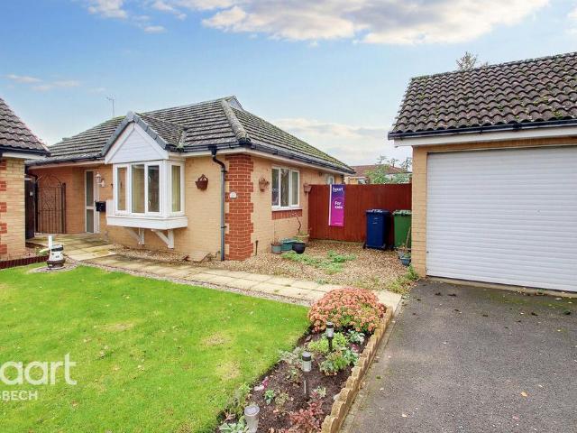 2 bedroom detached bungalow for sale