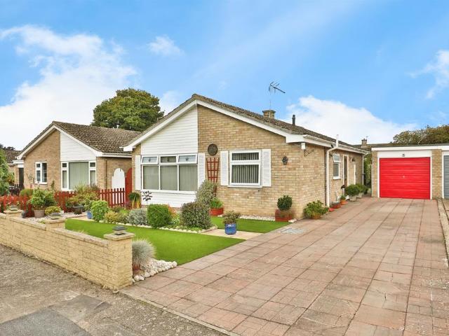 2 bedroom detached bungalow for sale