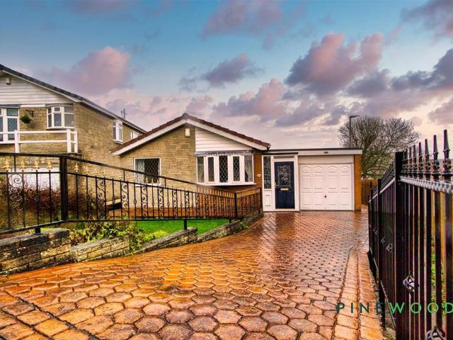2 bedroom detached bungalow for sale
