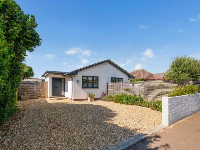 2 bedroom detached bungalow for sale