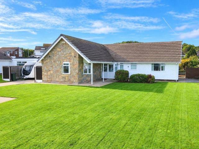 2 bedroom detached bungalow for sale