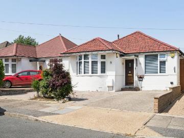 2 bedroom detached bungalow for sale