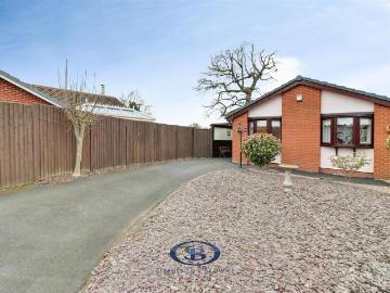 2 bedroom detached bungalow for sale