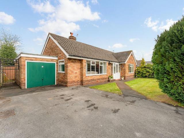2 bedroom detached bungalow for sale