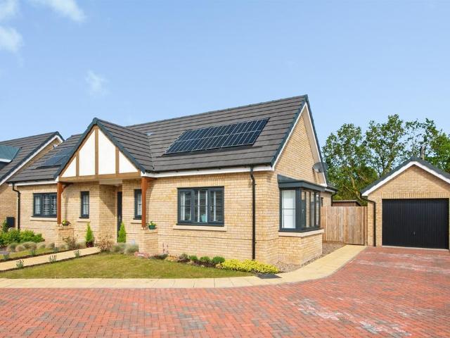 2 bedroom detached bungalow for sale