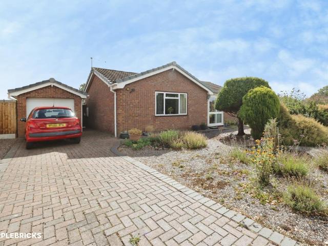 2 bedroom detached bungalow for sale