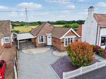 2 bedroom detached bungalow for sale