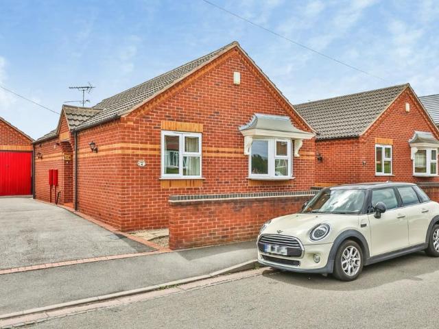 2 bedroom detached bungalow for sale