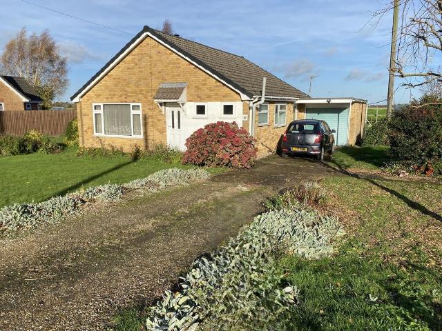 2 bedroom detached bungalow for sale