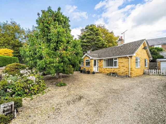 2 bedroom detached bungalow for sale