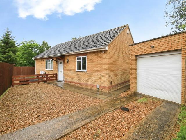 2 bedroom detached bungalow for sale
