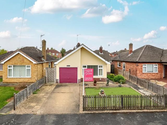 2 bedroom detached bungalow for sale