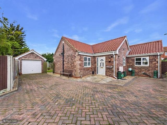 2 bedroom detached bungalow for sale