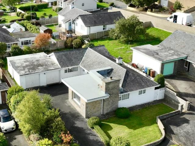 2 bedroom detached bungalow for sale
