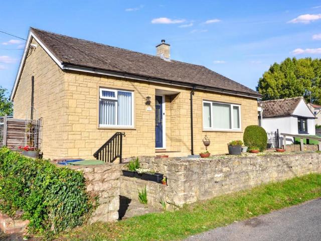 2 bedroom detached bungalow for sale