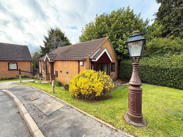 2 bedroom detached bungalow for sale