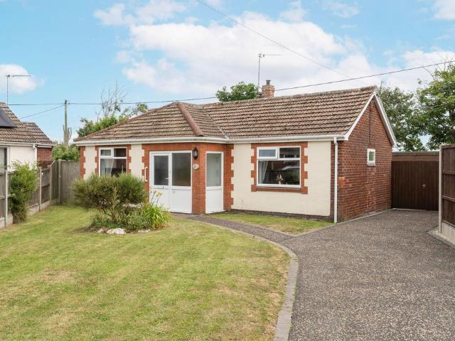 2 bedroom detached bungalow for sale