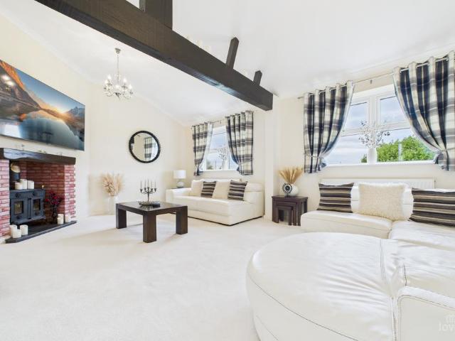 2 bedroom detached bungalow for sale