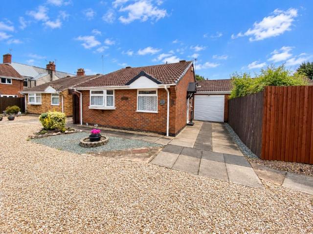2 bedroom detached bungalow for sale