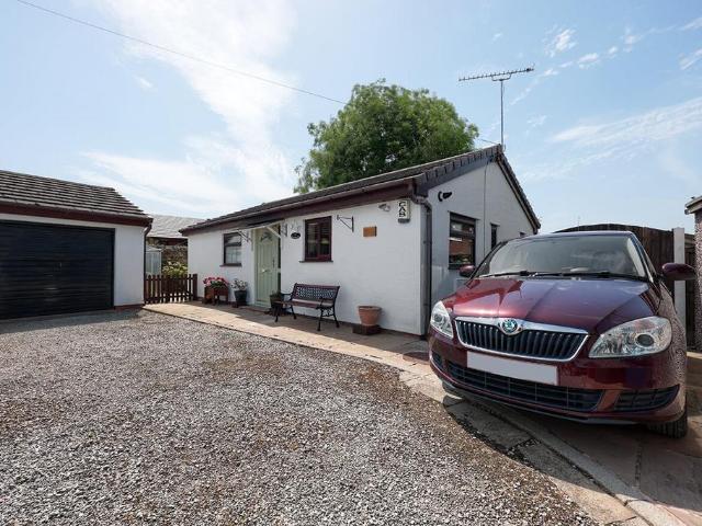 2 bedroom detached bungalow for sale