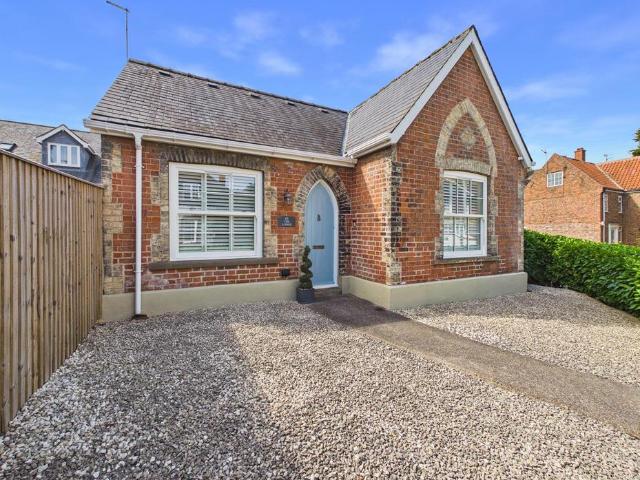 2 bedroom detached bungalow for sale