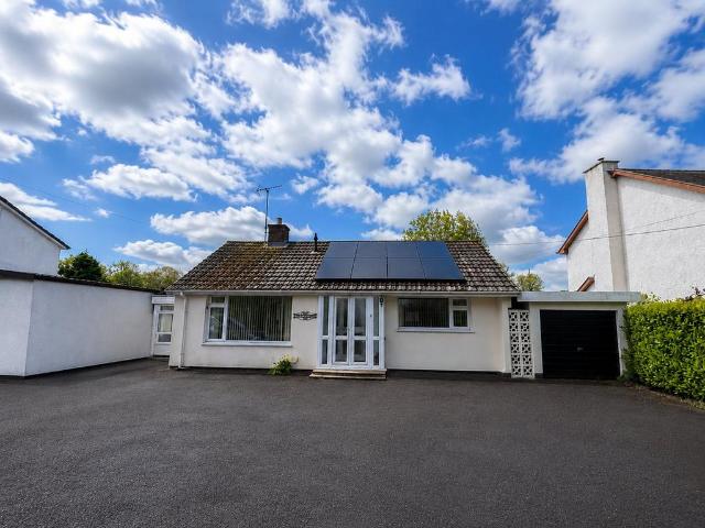 2 bedroom detached bungalow for sale