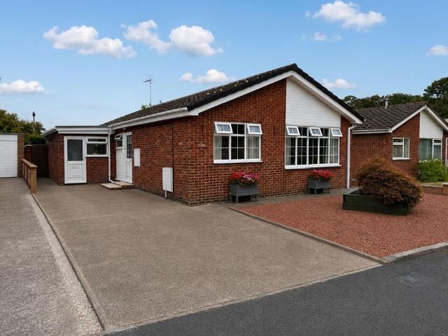 2 bedroom detached bungalow for sale