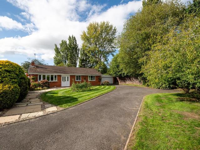 2 bedroom detached bungalow for sale