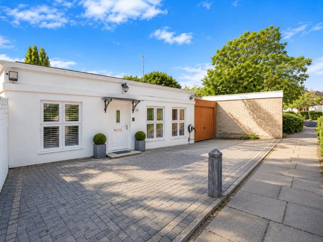 2 bedroom detached bungalow for sale