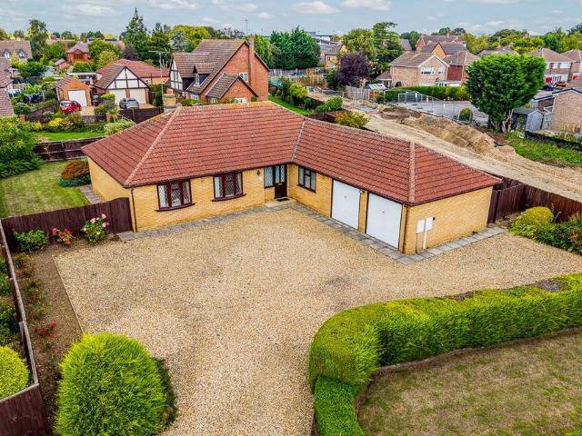 2 bedroom detached bungalow for sale