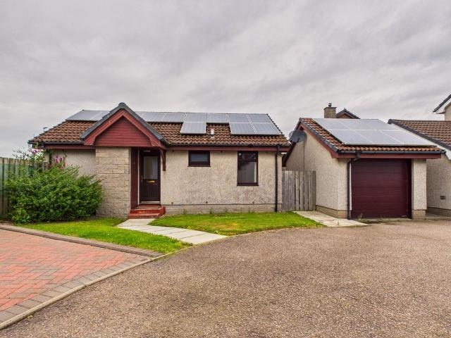 2 bedroom detached bungalow for sale